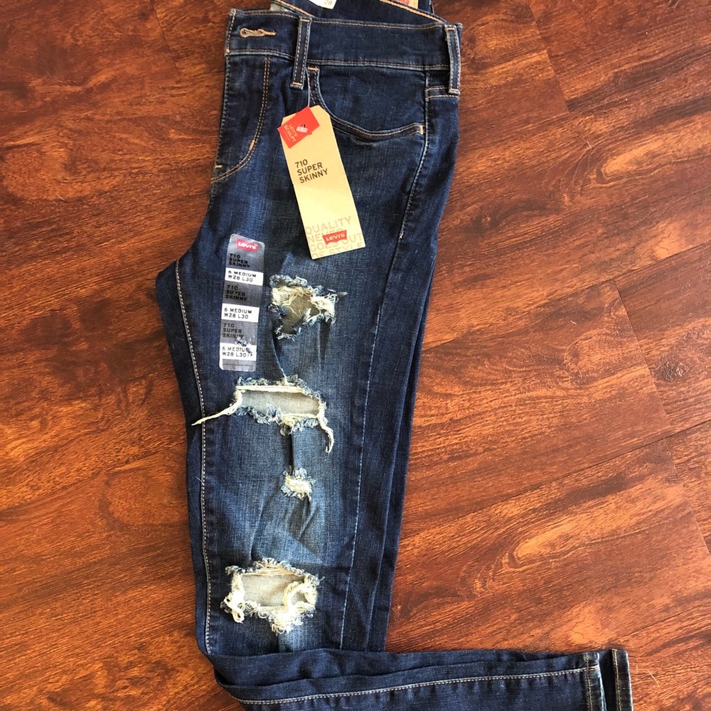 Levi’s 710 Super Skinny Jeans